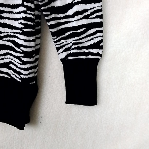 Adrianna Papell Knit Sweater Size Medium‎ In Black White Zebra Print - Picture 10 of 10